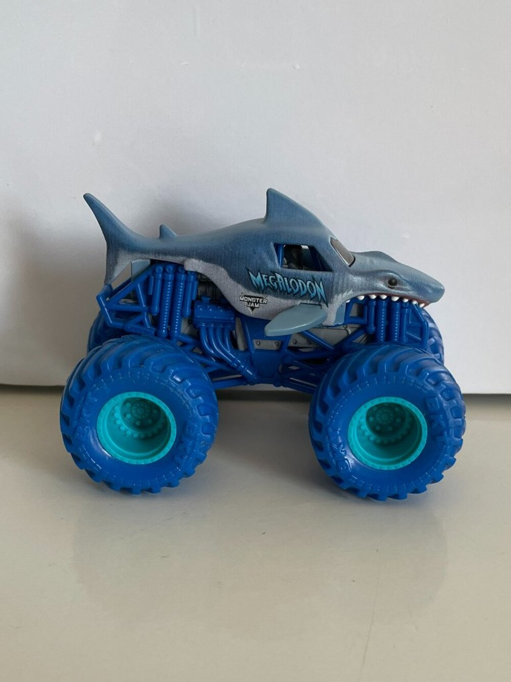 *♪ Monster Jam Truck from Megalodon vs Batman Series 20 - Scale 1:64 *♪